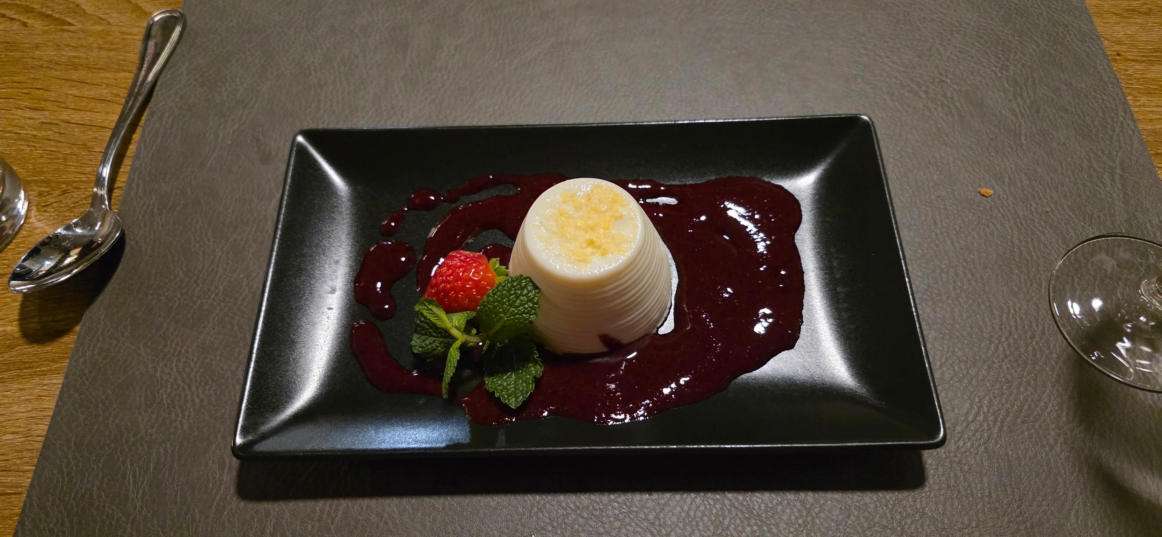 Panna cotta coulis de fruits rouges